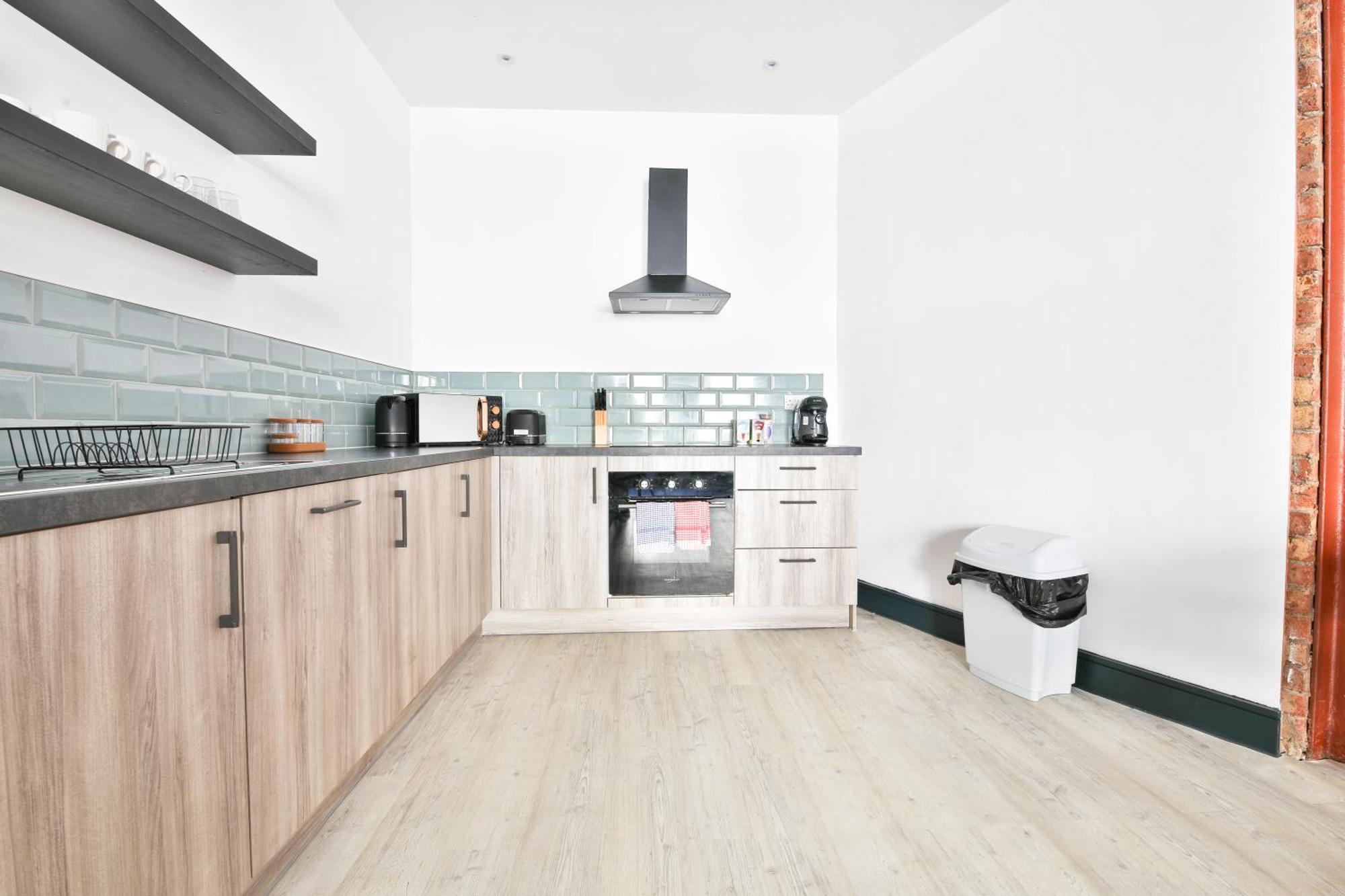The Kingsway- 2 Bedroom Central Swansea Apartments By Stayright Exterior photo