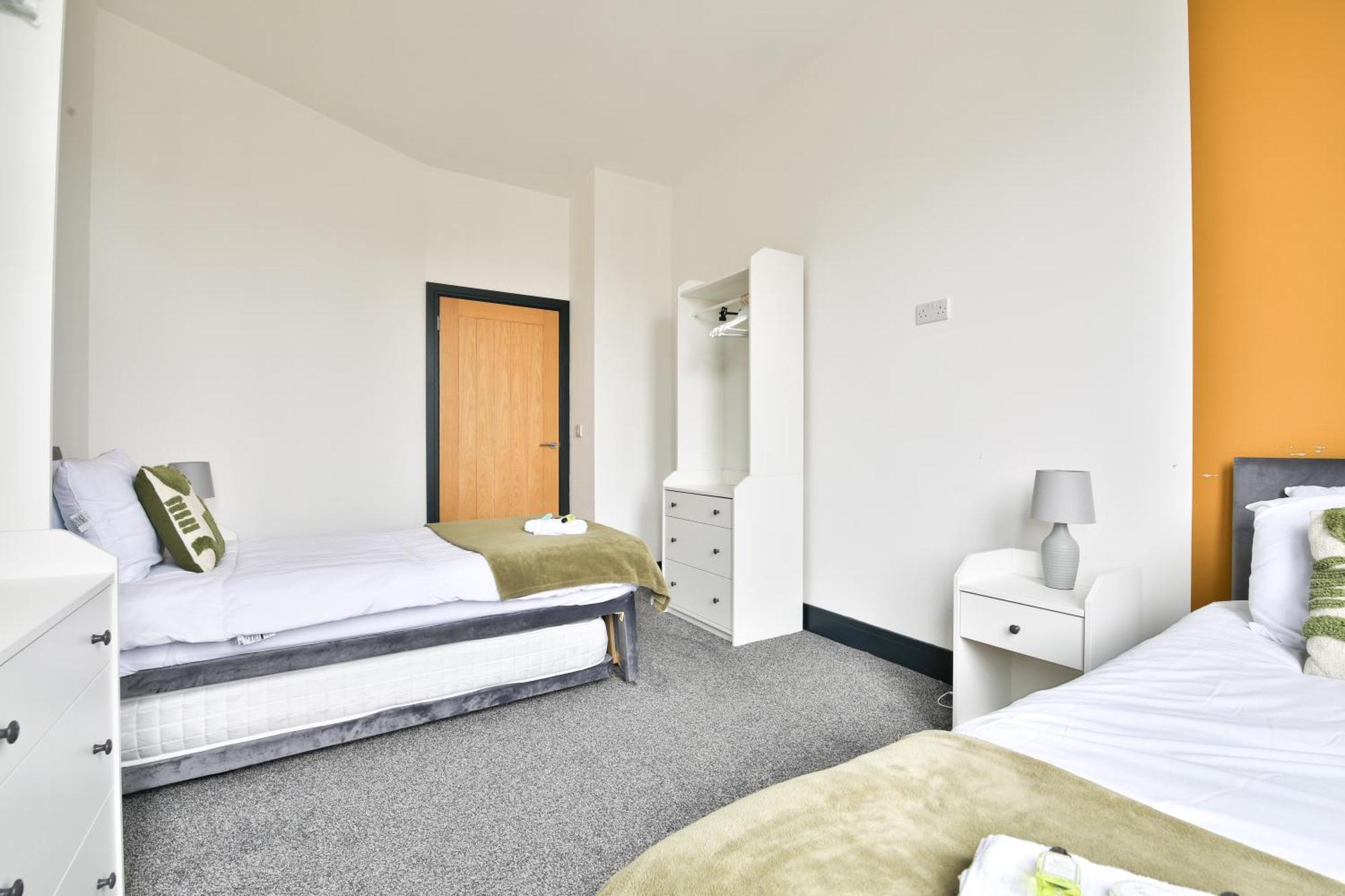 The Kingsway- 2 Bedroom Central Swansea Apartments By Stayright Exterior photo