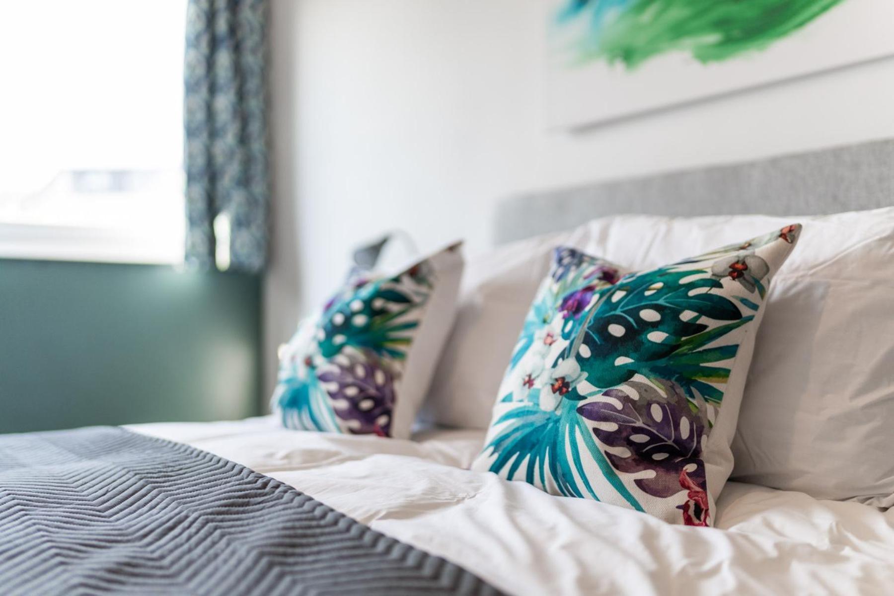The Kingsway- 2 Bedroom Central Swansea Apartments By Stayright Exterior photo