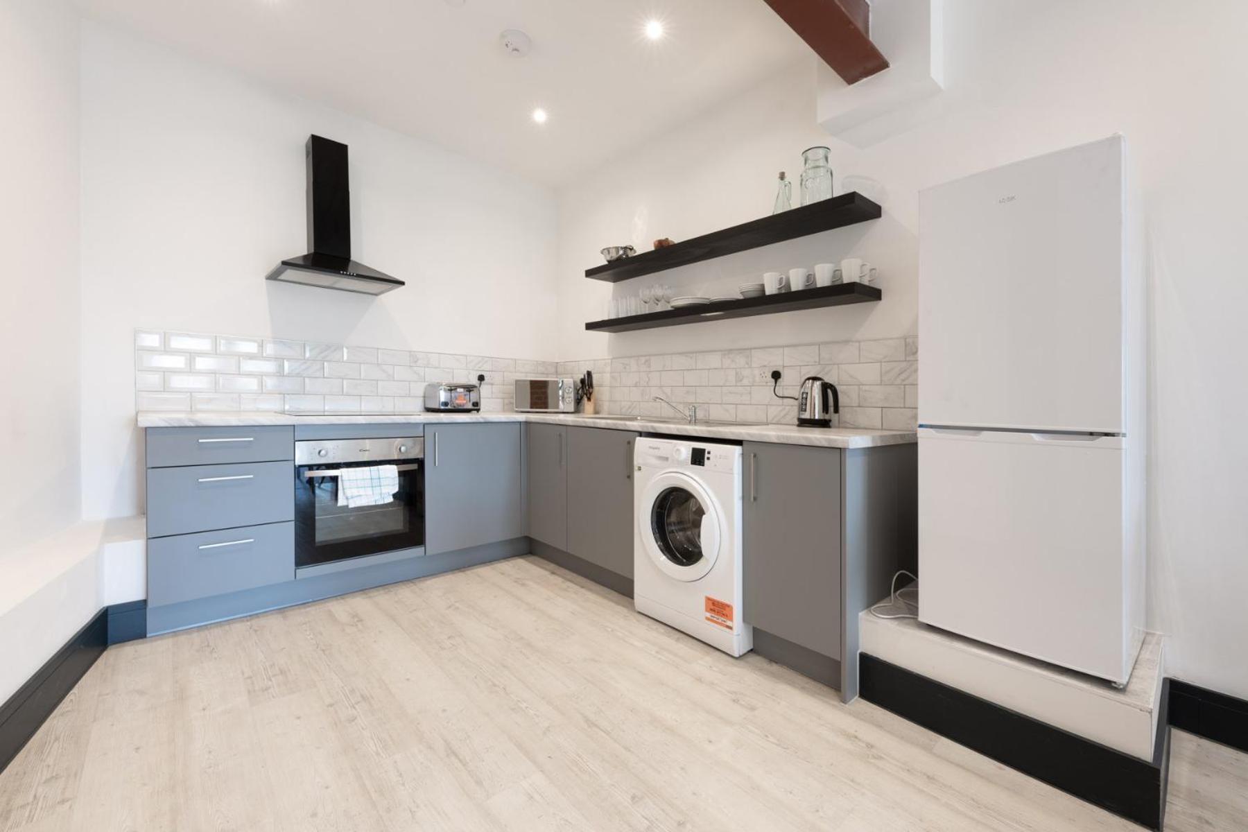 The Kingsway- 2 Bedroom Central Swansea Apartments By Stayright Exterior photo