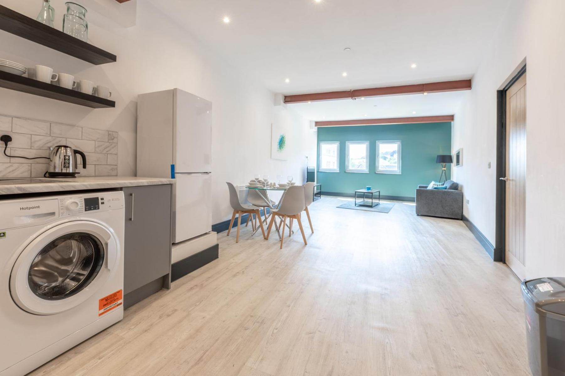 The Kingsway- 2 Bedroom Central Swansea Apartments By Stayright Exterior photo