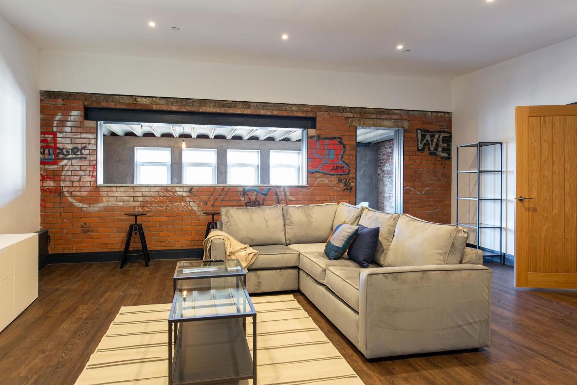 The Kingsway- 2 Bedroom Central Swansea Apartments By Stayright Exterior photo
