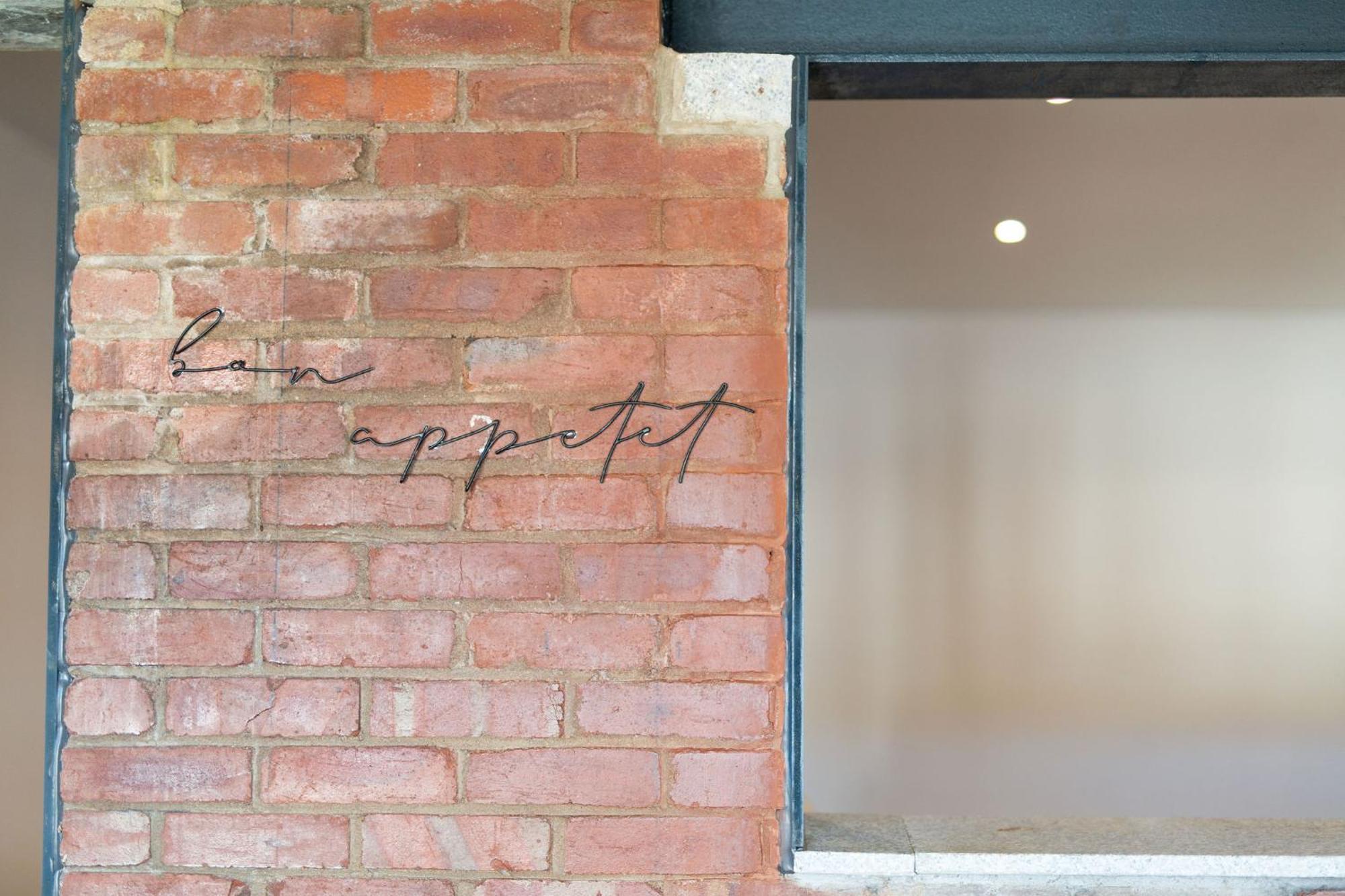 The Kingsway- 2 Bedroom Central Swansea Apartments By Stayright Exterior photo
