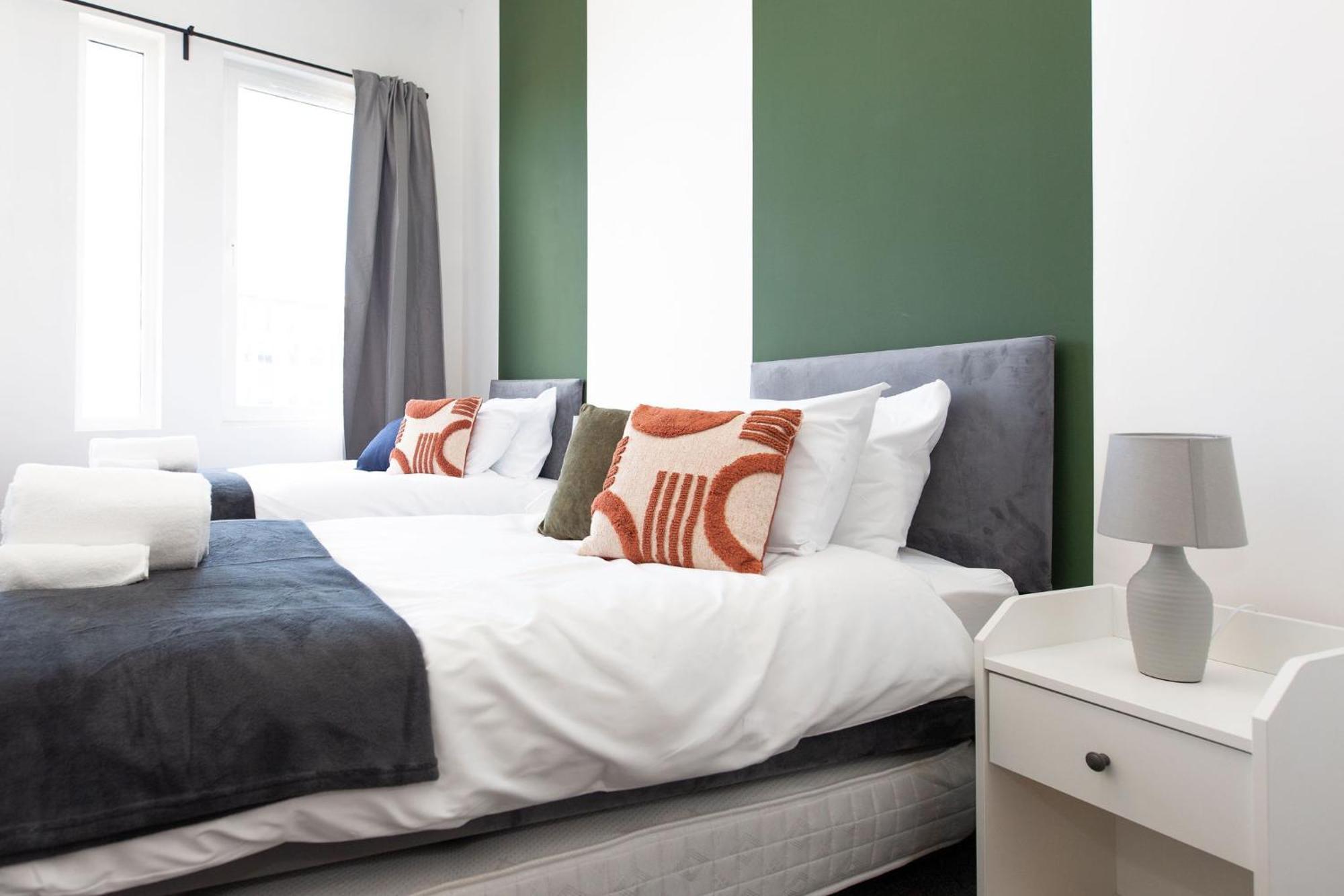 The Kingsway- 2 Bedroom Central Swansea Apartments By Stayright Exterior photo